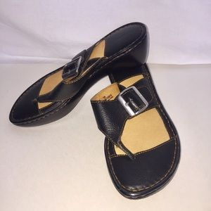 Born leather thong sandals 7